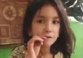 فلفل خوردن دختربچه در ازای گرفتن پول + ویدئو