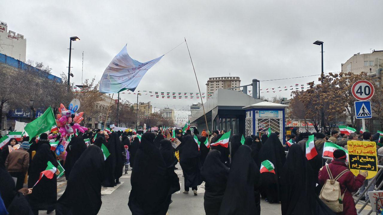 آغاز چهل و یکمین حضور پرشور مردم انقلابی مشهد در راهپیمایی ۲۲ بهمن