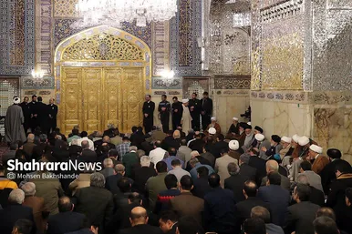 غبارروبی مضجع منور امام رضا(ع)