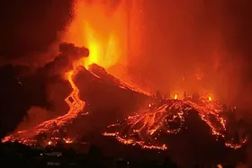 ویدئو| گدازه&zwnj;های آتشفشانی  در جزیره لا پالما