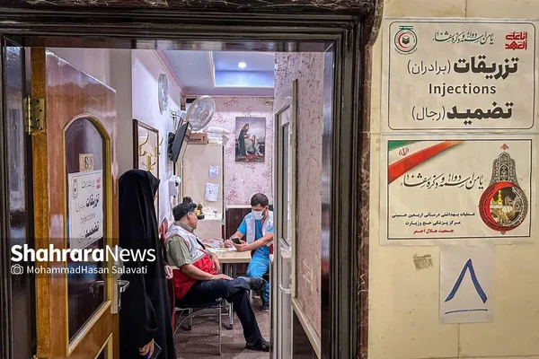 خدمت امدادگران هلال احمر مشهد در  قلب نجف + عکس