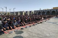 ویدئو | اقامه نماز ظهر روز شهادت امام رضا (ع) در حرم مطهر رضوی (۲ شهریور ۱۴۰۴)