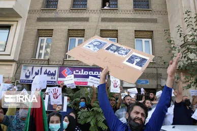 تجمع افغانستانی‌های مقیم تهران و مشهد در مقابل کنسولگری پاکستان