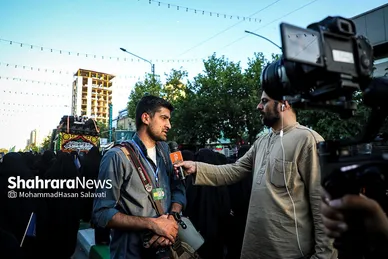 تشرف زائران و مجاوران رضوی به حرم امام رئوف در روز زیارتی آن حضرت