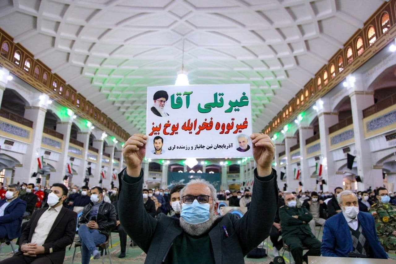 رهبر معظم انقلاب: کسی که زندگی اشرافی دارد یا دم از تسلیم می‌زند نمی‌تواند به انقلاب پایبند باشد