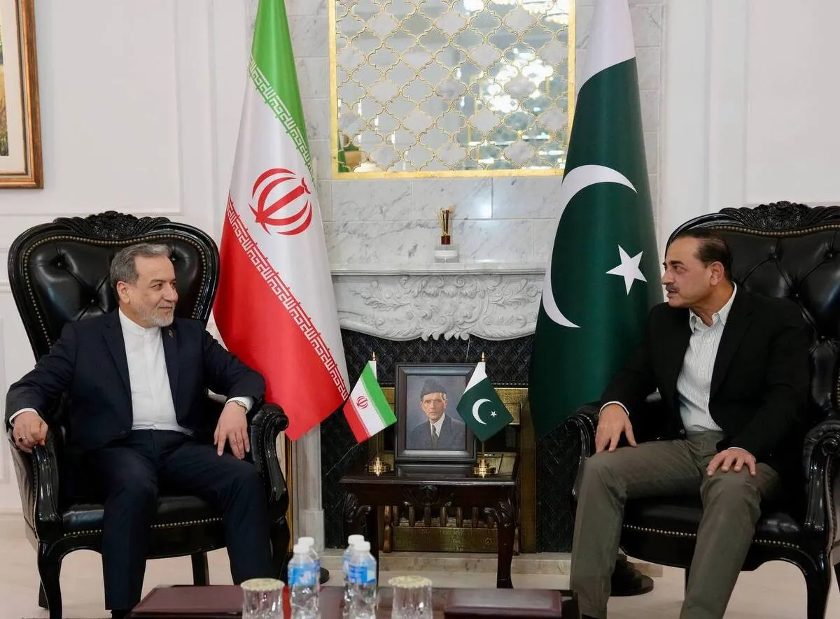 دیدار و گفت و گوی عراقچی با فرمانده ارتش پاکستان (شنبه ۵ اردیبهشت ۱۴۰۵) + فیلم