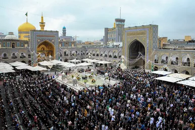 اقامه نماز عید فطر در حرم مطهر رضوی‎