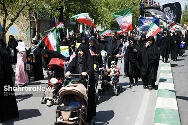 گزارش تصویری| راهپیمایی کالسکه سواران در اربعین رهبر شهید انقلاب در مشهد