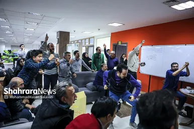 تماشای مسابقه فوتبال ایران و ژاپن در موسسه شهرآرا