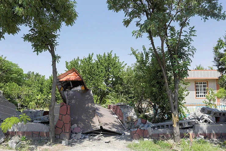 قطعه بندی غیر قانونی اراضی لنگر توسط دانشگاه علوم پزشکی مشهد | قلع‌وقمع قانونی بود