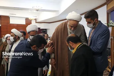 نشست صمیمانه شهردار با روشندلان در محفل انس با قرآن