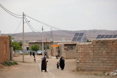 افتتاح ۱۸۲ نیروگاه خورشیدی کوچک‌ مغیاس در نیشابور