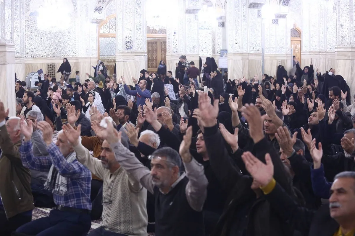 نماز استغاثه برای پیروزی جبهه مقاومت اسلامی در مسجد گوهرشاد حرم امام رضا(ع) برگزار می‌شود