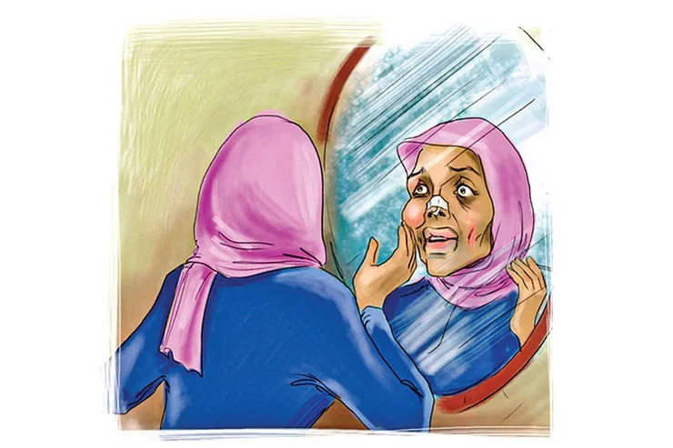 زنی که در آینه می بینم