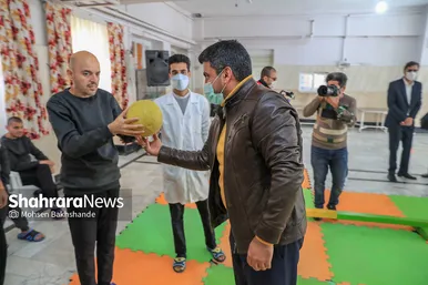 بازدید جواد فروغی مدال آور المپیک ۲۰۲۰ توکیو از آسایشگاه شهید بهشتی مشهد‎‎