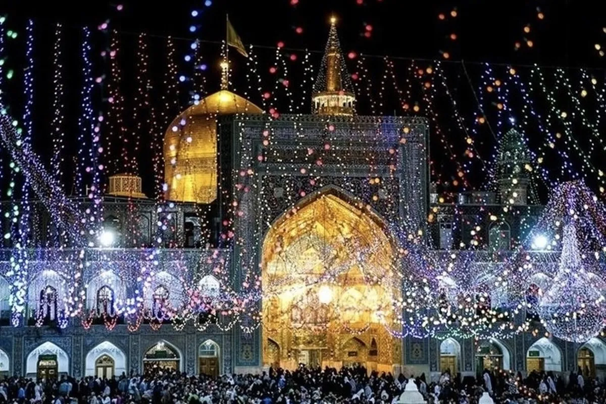 شادی و سرور شب میلاد پیامبر رحمت(ص) و امام صادق(ع) در حرم مطهر رضوی با «طلیعه رحمت»