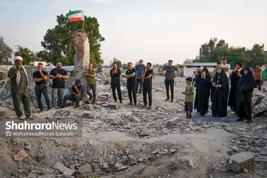 گزارش تصویری | حضور قهرمانان ملی و المپیک در میناب برای همدردی با خانواده دانش‌آموزان شهید