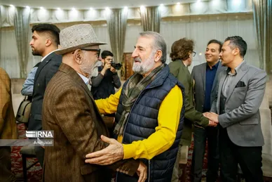 عکس‌هایی از افطاری رئیس جمهور با بازیگران