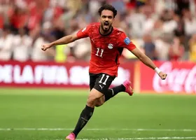 خبر نگران&zwnj;کننده برای ایران؛ مدافع مصدوم مصر به تمرینات برگشت + فیلم