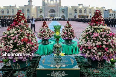 عکس‌هایی از مراسم تعویض پرچم گنبد حرم امام رضا (ع) (۱۷ شهریور ۱۴۰۳)