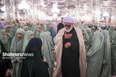 گزارش تصویری | ضیافت افطار دختران روزه اولی در حرم مطهر امام رضا(ع)