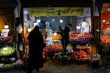 بازار میوه و آجیل در آستانه شب یلدا