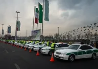 حمله یک شرور با قمه به خودروی پلیس در تهران (۱ اردیبهشت ۱۴۰۳)