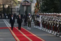 نخست وزیر سوریه با استقبال رسمی مخبر وارد ایران شد