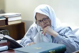 درباره بانو طاهره صفارزاده، شاعر و مترجم فقید که علاوه بر ترجمه قرآن، اشعار او نیز از آثار درخشان ادبیات آیینی به شمار می&zwnj;آید | عاشورا در آیینه شعر