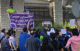 هواداران استقلال مددی را نمی&zwnj;خواهند| تجمع آبی&zwnj;ها مقابل قوه قضائیه+ عکس
