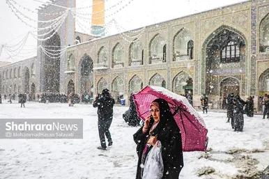 بارش برف در حرم مطهر رضوی