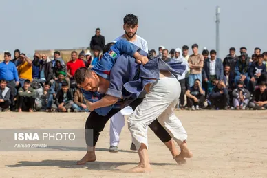 مسابقات کشتی سنتی افغانستانی‌ها به مناسبت نوروز در قم