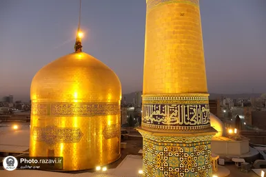 تعویض پرچم گنبد و پوش ضریح مطهر حرم رضوی همزمان با سوم ربیع الاول