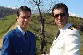 زمان پخش و تکرار سریال &laquo;در چشم باد&raquo; در شبکه ای&zwnj;فیلم