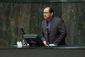 نماینده تربت&zwnj;جام: هیئت رئیسه مجلس نمایندگان دریافت&zwnj;کننده خودرو بدون نوبت را معرفی کند
