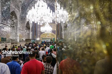 حال و هوای حرم مطهر رضوی در شب میلاد امام رضا(ع)