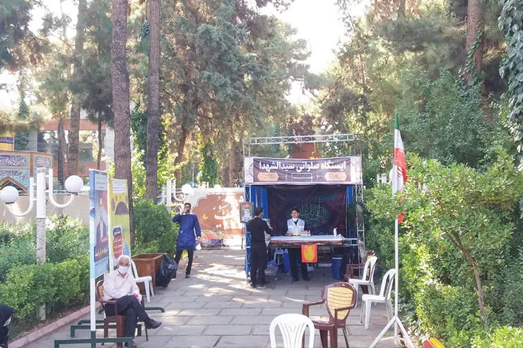 مشارکت بسیج جامعه پزشکی و سپاه در حسینیه امام خمینی (ره) مشهد برای درمان بیماران کرونایی