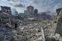 ویدئو| لحظه نفس گیر نجات دختربچه در فلسطین