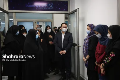 بازدید معاون رییس جهمور در امور زنان و خانواده از کارخانه نوآوری مشهد