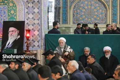 گزارش تصویری | حضور باشکوه مردم در مراسم عزاداری شهادت قائد امت در حرم امام‌رضا(ع)