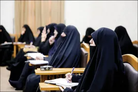 سخن رهبر انقلاب درباره مجتهدان زن، صرف توصیه نیست بلکه الزام&zwnj;آور است