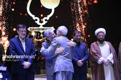 رویداد اعطای نشان مشهد از نمایی دیگر