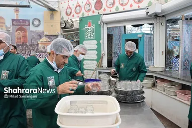 میزبانی قائم‌شهری‌ها از زائران رضوی در چایخانه امام رضا (ع)