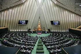 عضو کمیسیون برنامه و بودجه: بنزین گران نمی&zwnj;شود