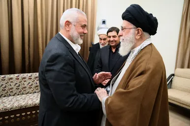 عکس‌هایی از دیدارهای سال‌های گذشته شهید هنیه با رهبر انقلاب اسلامی