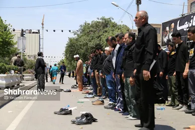 حضور مهاجران افغانستان در مراسم خاکسپاری رئیس‌جمهور شهید در مشهد