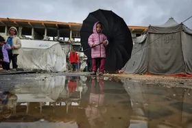 کودکان غزه بدون لباس کافی زیر باران می&zwnj;خوابند