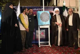 مراسم رونمایی از کتاب &laquo;شیشه&zwnj;های ترک&zwnj;خورده&raquo; برگزار شد