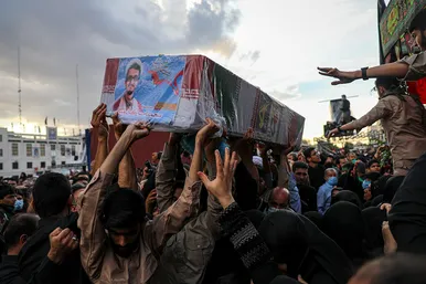 تشییع پیکر مطهر 5 شهید مدافع حرم در مشهد