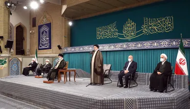 دیدار جمعی از مسئولان نظام و مهمانان شرکت کننده در کنفرانس وحدت اسلامی با رهبر معظم انقلاب